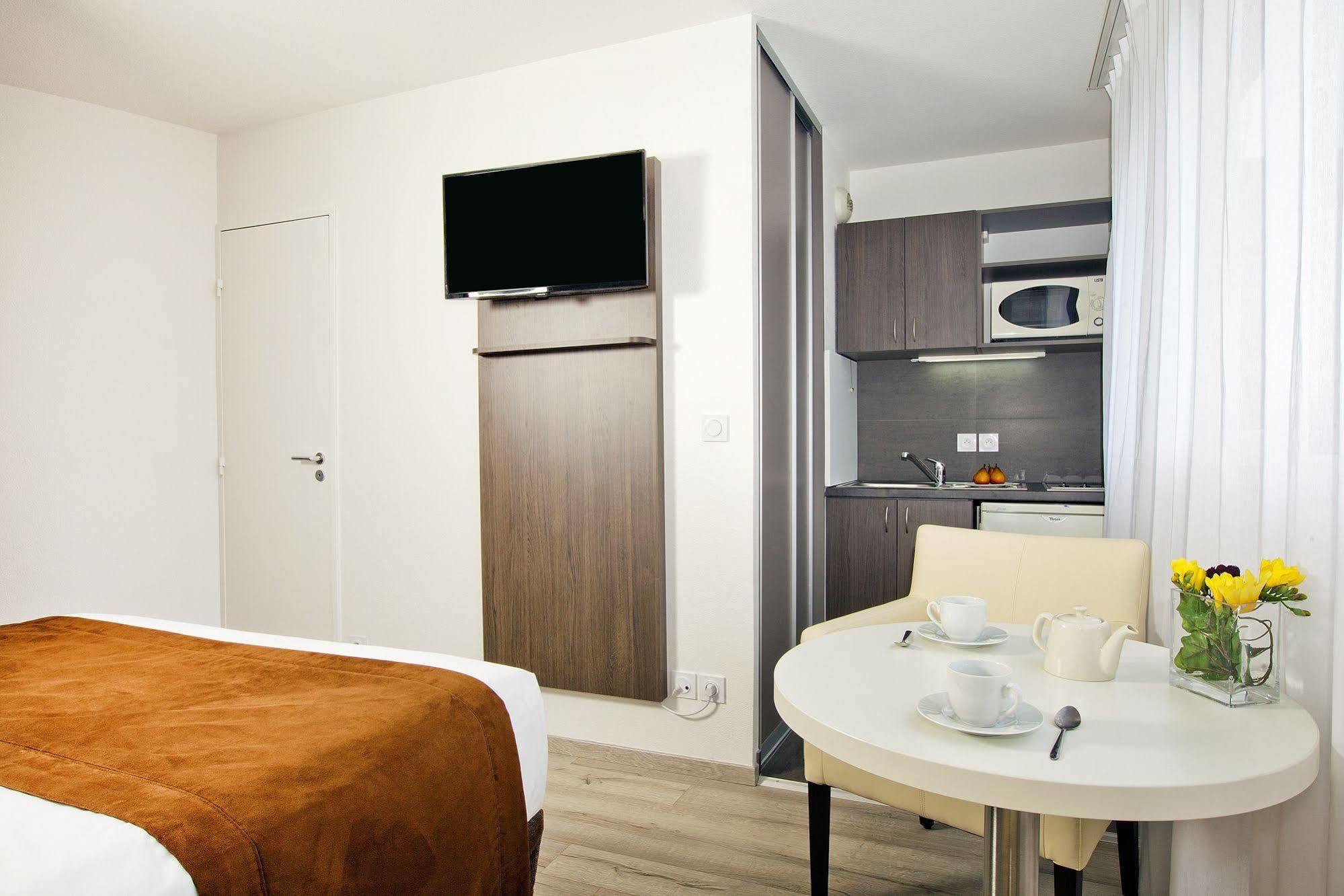 Sejours & Affaires Paris-Davout Aparthotel Exterior photo