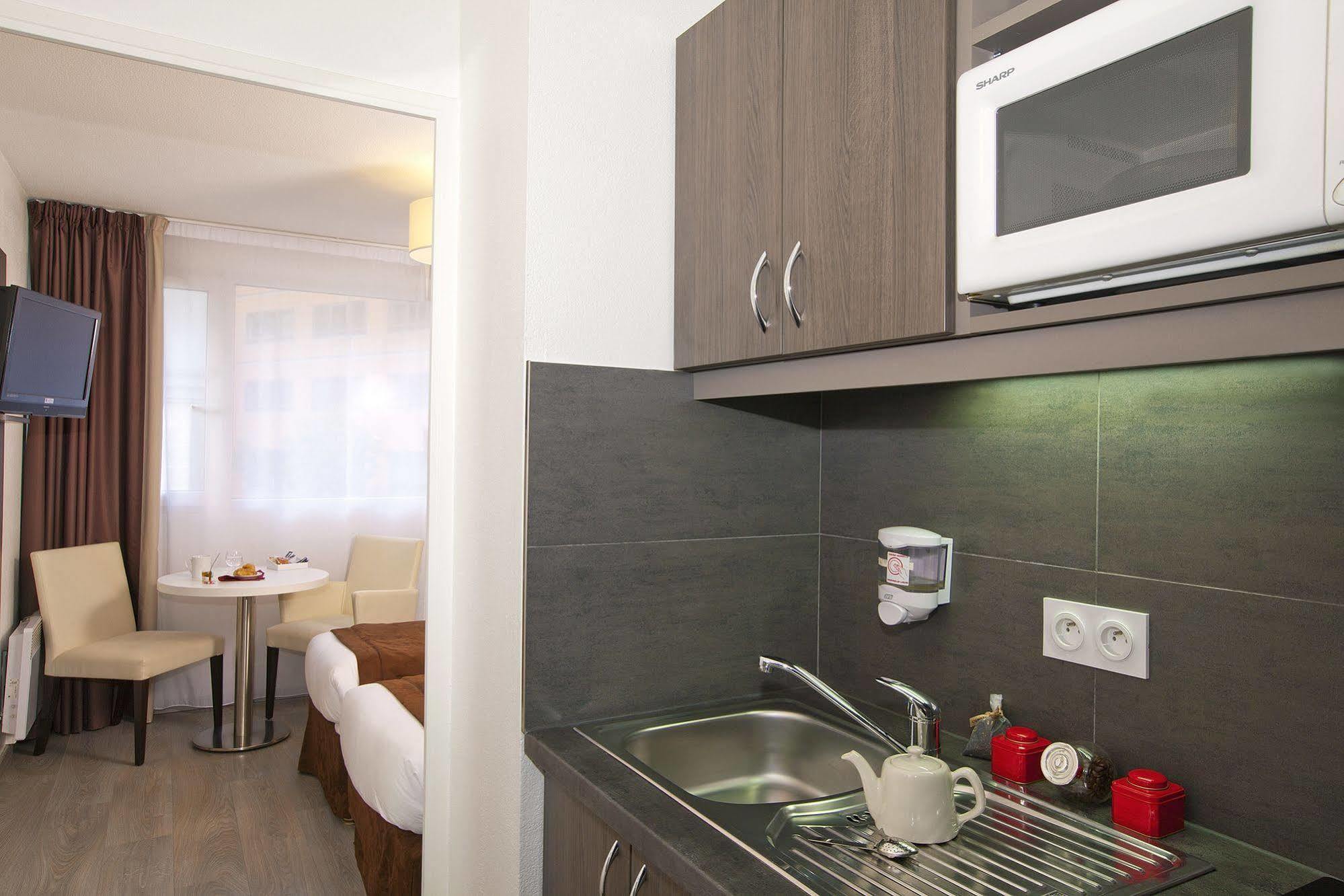 Sejours & Affaires Paris-Davout Aparthotel Exterior photo